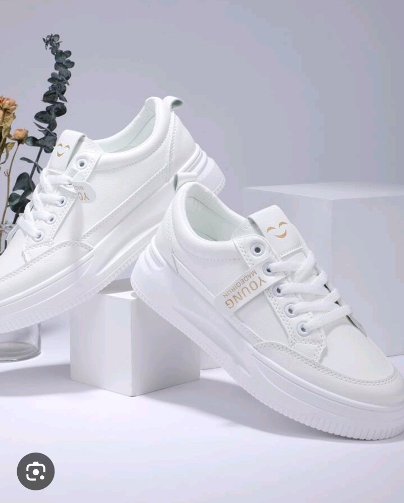 Letter Graphic Lace-Up Front Skate Shoes